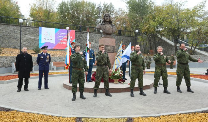 Новый сквер и памятник Николаю Челнокову открыли в Иркутске