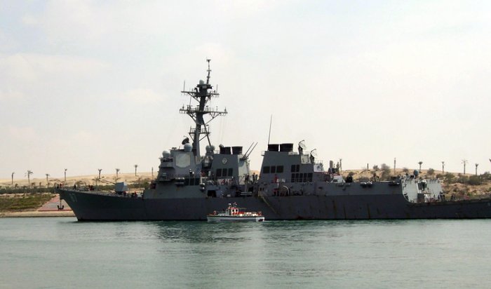 Эсминец ВМС США попал под ракетный обстрел у берегов Йемена