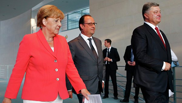 Порошенко, Меркель и Олланд договорились о конференции без РФ