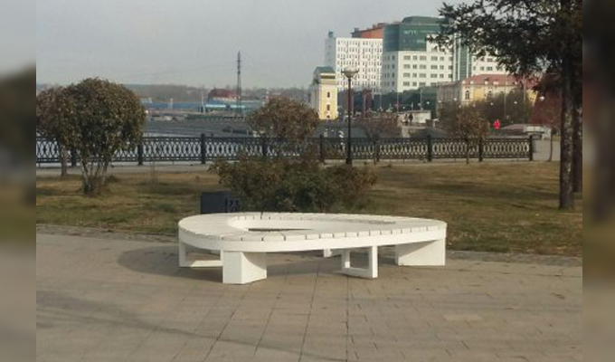 На Нижней Набережной в Иркутске установили новые деревянные инсталляции