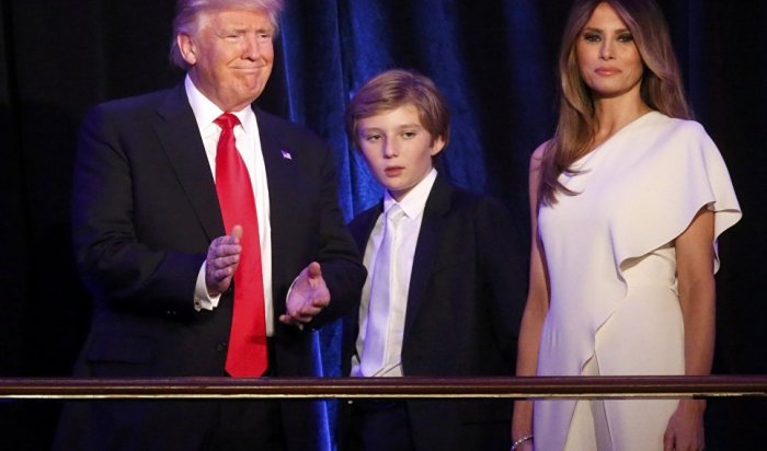 Меланья Трамп с сыном временно отказалась переезжать в Белый дом