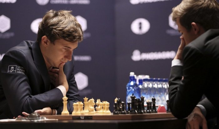 Карякин победил Карслена в восьмой партии матча за мировую шахматную корону
