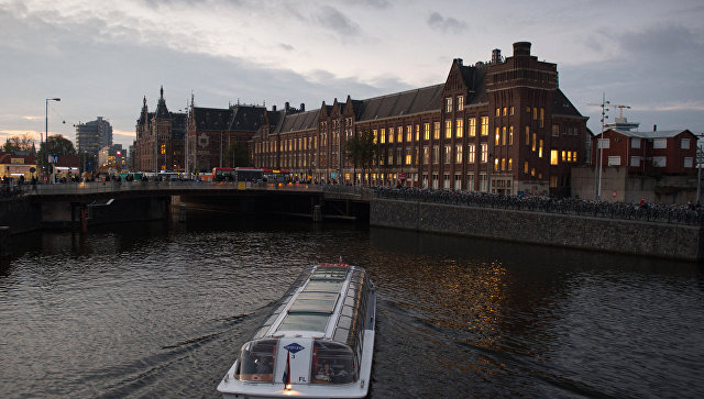 В Амстердаме экипаж российского судна объявил забастовку в порту
