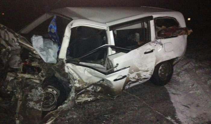 В Заларинском районе в результате столкновения автомобилей погибла 22-летняя девушка