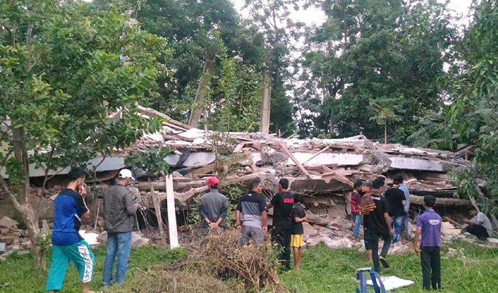 Жертвами землетрясения в Индонезии стали 18 человек