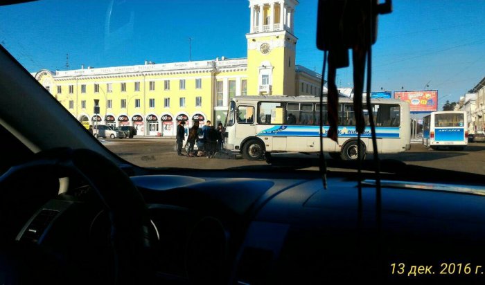 В Ангарске автобус № 8 сбил женщину на площади Ленина
