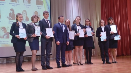 Лучшие школьники Иркутска получили стипендии мэра города