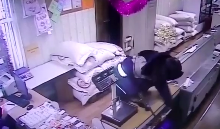 В Нижнеудинске задержан подозреваемый в вооруженном ограблении продуктового магазина