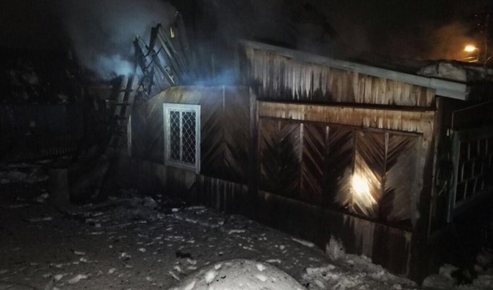 В Иркутской области на пожаре в частном жилом доме погибли три человека