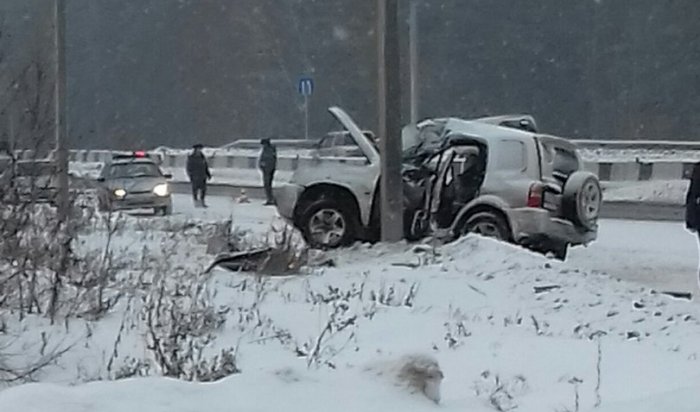 Под Иркутском водитель Suzuki Escudo врезался в столб, погибла 14-летняя девочка