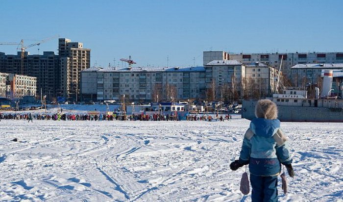 В Иркутске жители Солнечного пожаловались на платный вход на каток