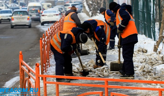 Более двух тысяч тонн снега вывезли с улиц Иркутска за выходные