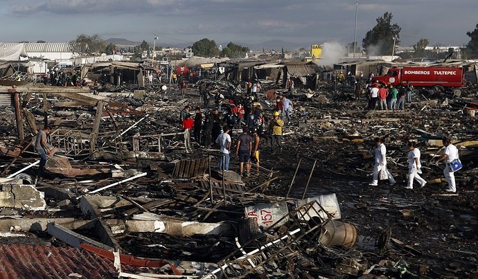 При взрыве на рынке фейерверков в Мексике пострадали более 70 человек