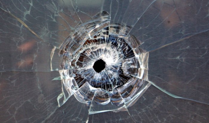 В Луговом неизвестный обстрелял из  пневматики окна детсада