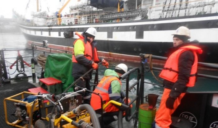 Масштабный разлив нефтепродуктов обнаружен в бухте Владивостока‍