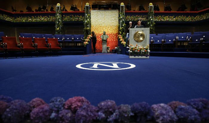 Норвегия обвинила Россию в попытке помешать вручению Нобелевской премии Порошенко