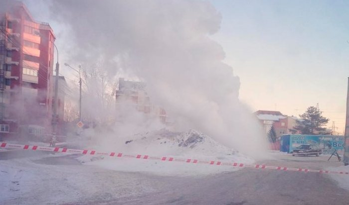 В Иркутске в районе рынка «Южный» произошел прорыв теплосети