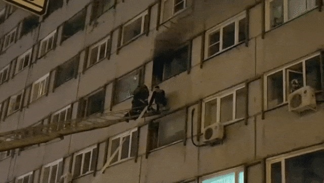 В Новосибирске из горящей комнаты спасли «человека-паука»