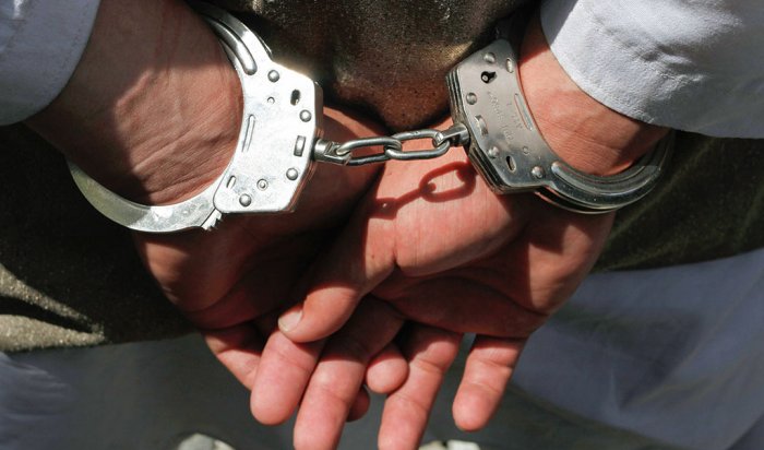 В Усолье-Сибирском задержаны подозреваемые в краже мебели из дачного дома