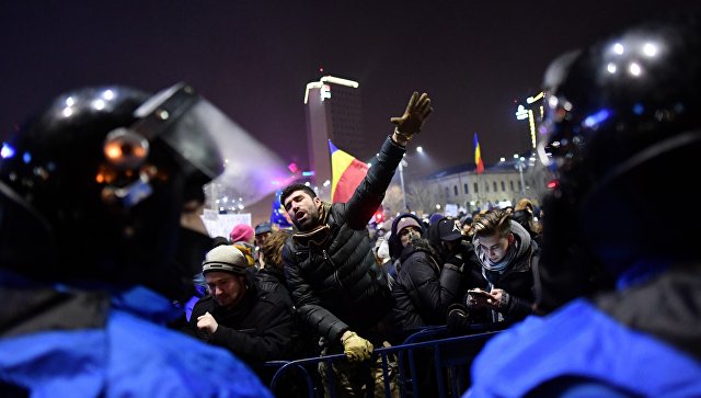 В Румынии десятки тысяч человек вышли на митинги‍