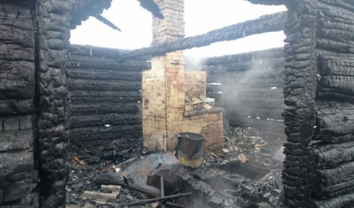 В Иркутском районе на пожаре погибли женщина и двое детей