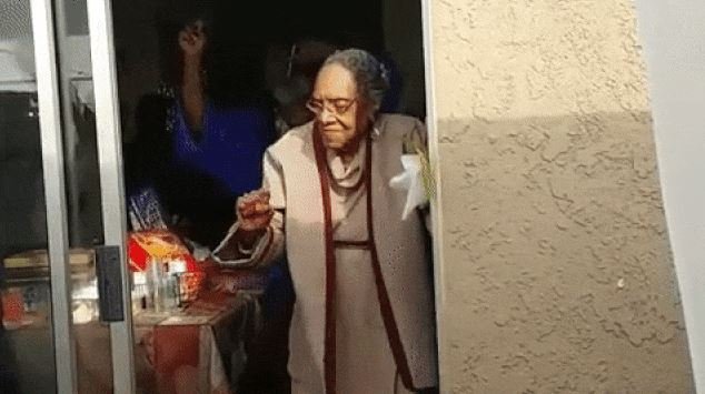 100-летняя американка станцевала на свой юбилейный день рождения