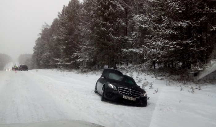 На Байкальском тракте столкнулись Mercedes и Opel
