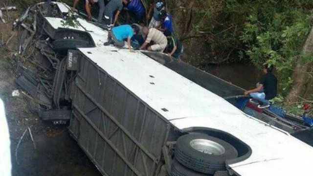 В Панаме 16 человек погибли при падении автобуса в ущелье