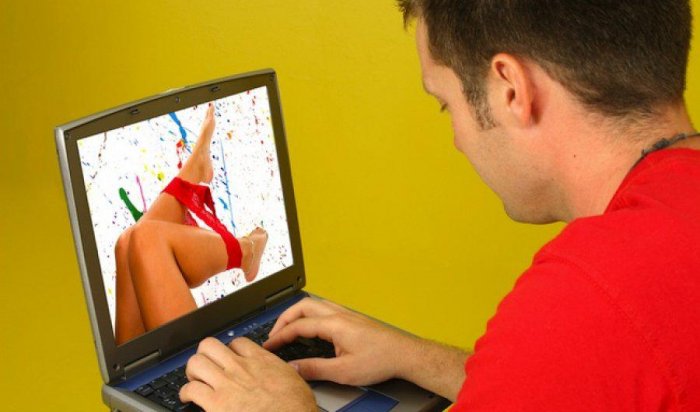 В Аларском районе мужчину обвиняют в распространении порнографических фотографий сожительницы