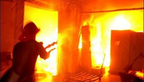 В Ангарске вспыхнул пожар в многоквартирном доме
