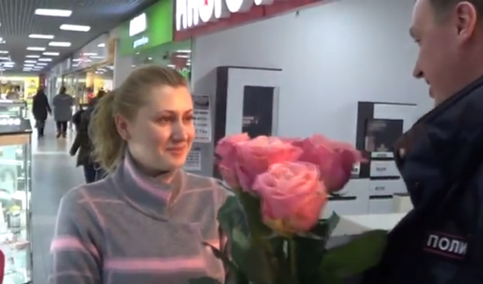 В Иркутской области полицейские вручили письма с Кавказа женам своих сослуживцев (Видео)