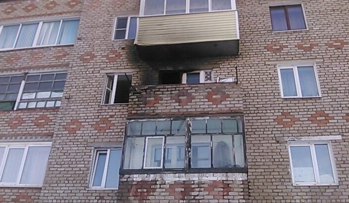 В Тайшете пожарные спасли из горящей квартиры двух детей