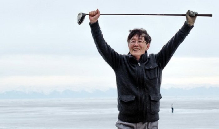 Генеральный консул Кореи стал победителем в турнире по ледовому гольфу на Байкале