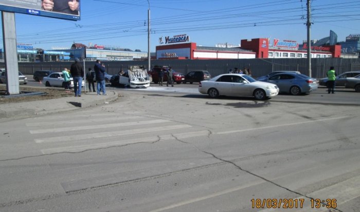 В Иркутске водитель Honda Civic сбила женщину на пешеходном переходе на улице Баумана