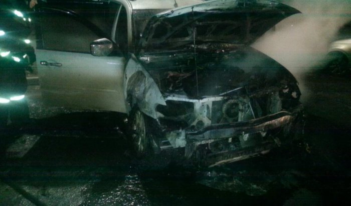 Автомобили Mitsubishi и Nissan сгорели ночью 24 марта в Ангарске