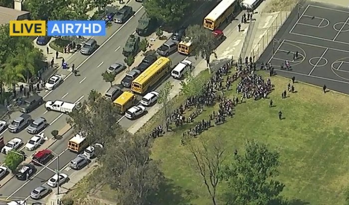 СМИ: В Калифорнии при стрельбе в начальной школе погибли люди