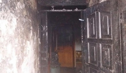 В Иркутске из горящей квартиры спасли семью из четырех человек
