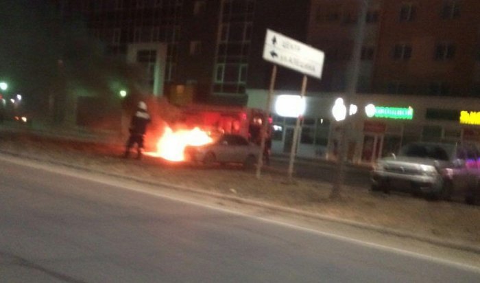 В Ангарске неизвестные подожгли автомобиль Nissan Sunny
