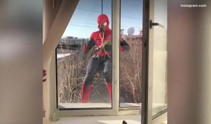 В Якутске «Человек-паук» ошибся окном, пытаясь удивить возлюбленную