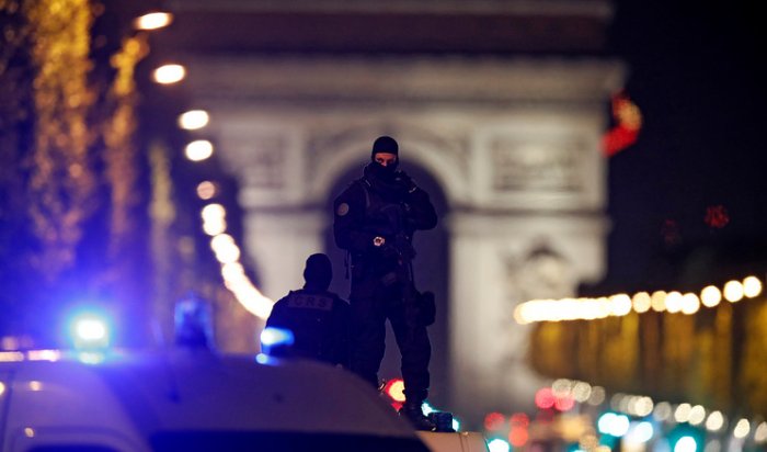 Злоумышленник устроил стрельбу в центре Парижа