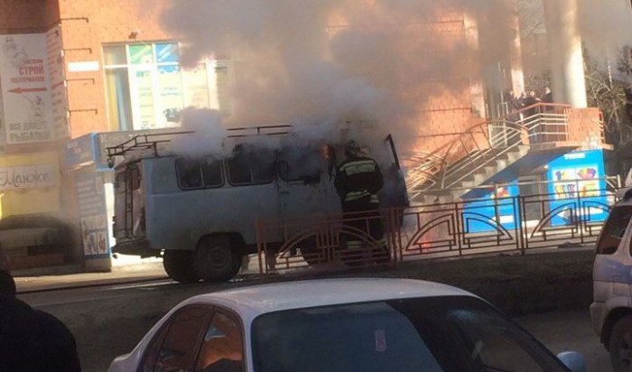 В Иркутске горел автомобиль марки «УАЗ»