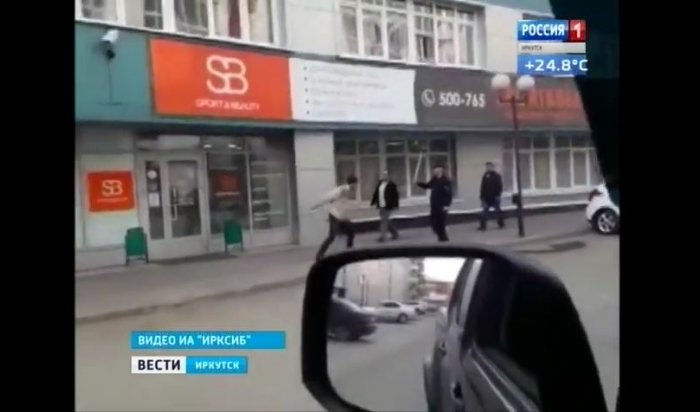 Мужчина с ножами бросался на людей в центре Иркутска