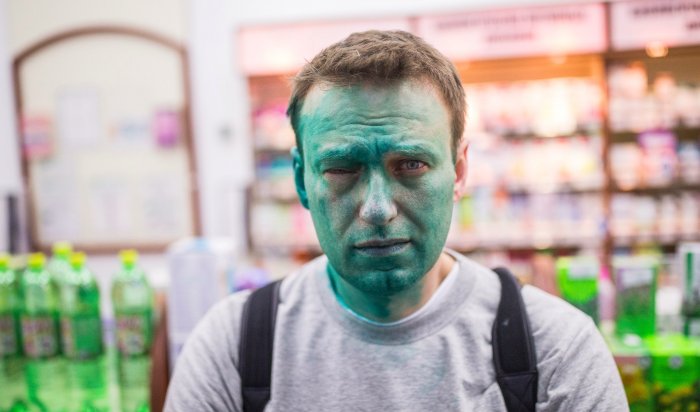Алексея Навального облили зелёнкой в Москве