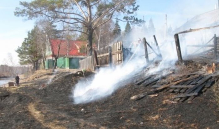 В Киренском районе почти полностью сгорел посёлок Бубновка