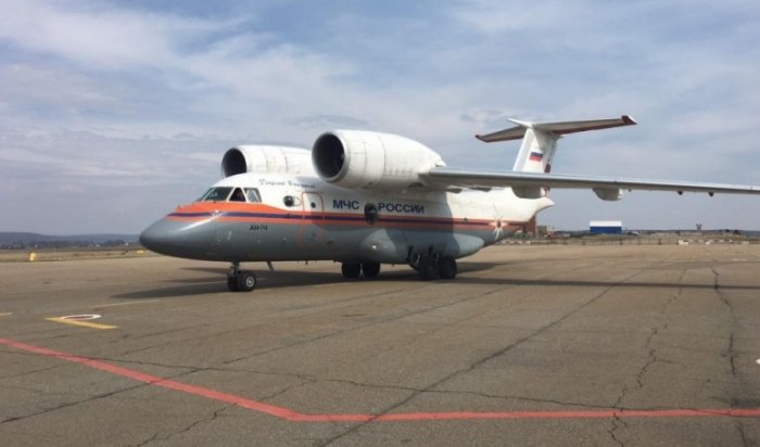 Самолет МЧС РФ доставил в Киренский район гуманитарную помощь