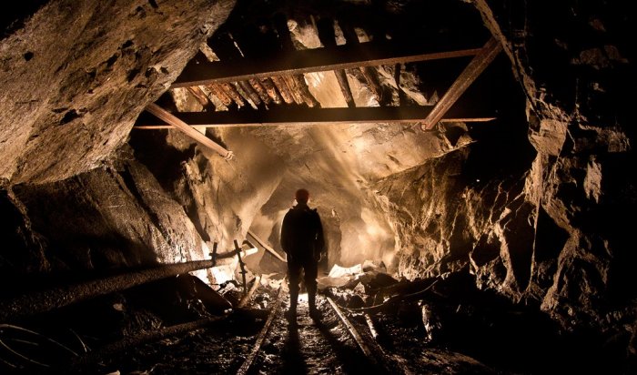 В Грузии в шахту упали четыре горняка