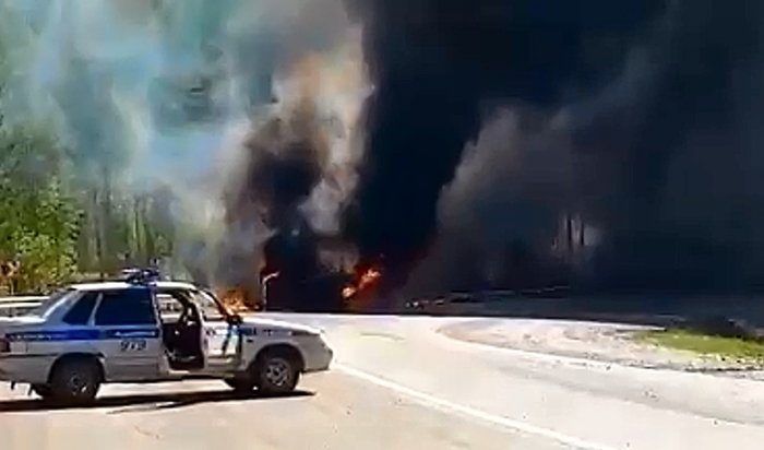 На Култукском тракте сгорел бензовоз, водитель погиб