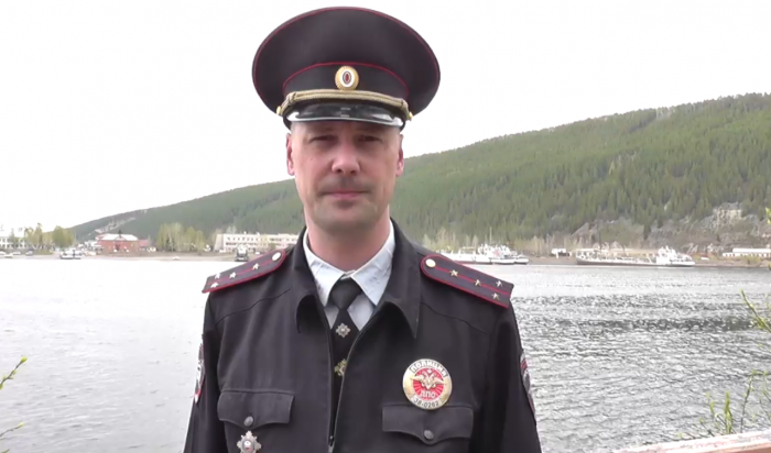 Полицейский из Киренска получил награду от министра МВД за спасение человека при пожаре на ферме (Видео)