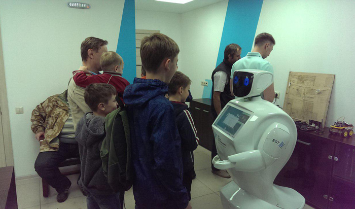 В иркутской летней школе EST прошел день открытых дверей