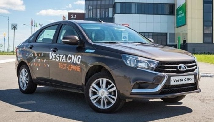 «АвтоВАЗ» начал производить битопливную Lada Vesta